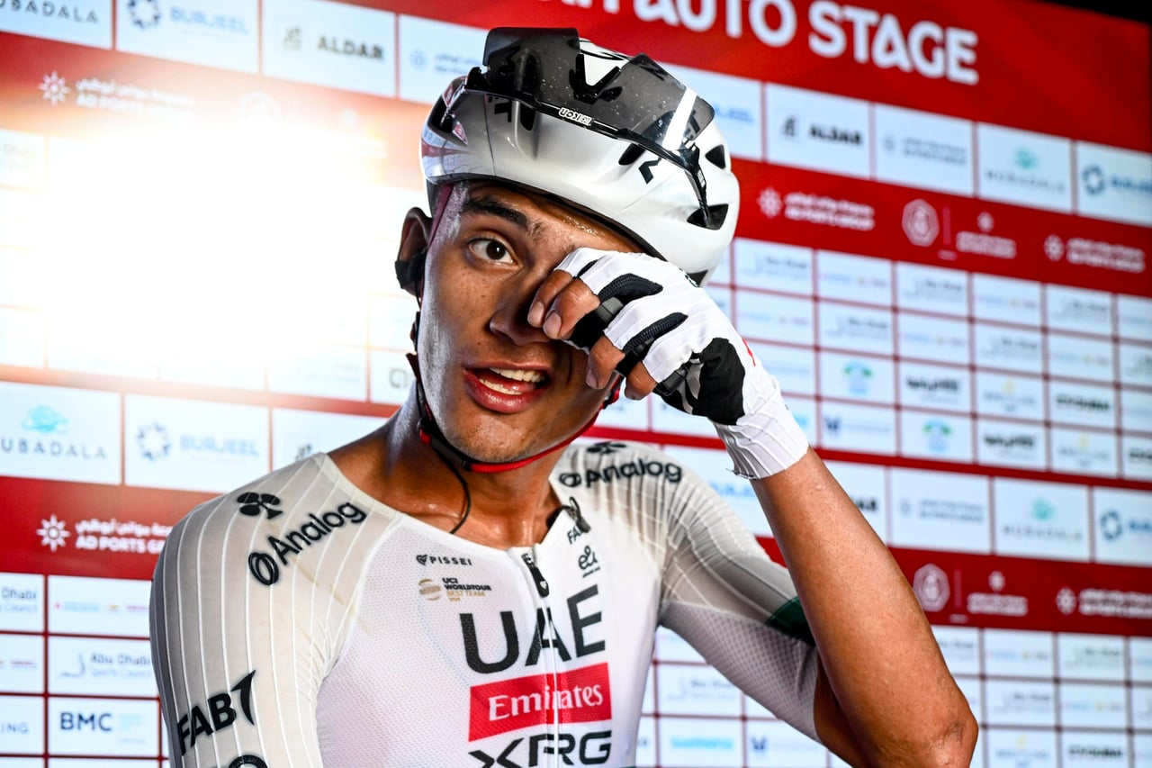 Emotional Isaac Del Toro wins in a mass sprint: "This is insane!"