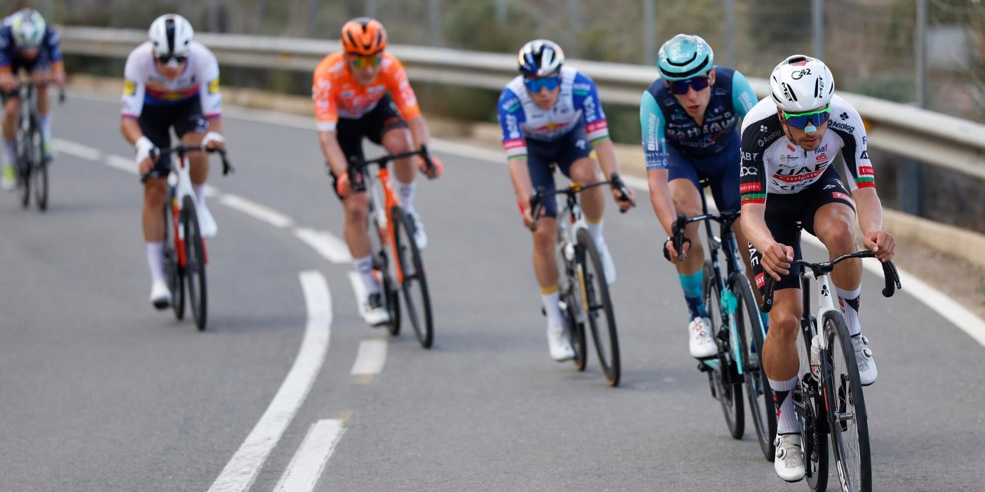 Almeida, Ayuso and Lipowitz clash in first mountain stage of Volta ao Algarve