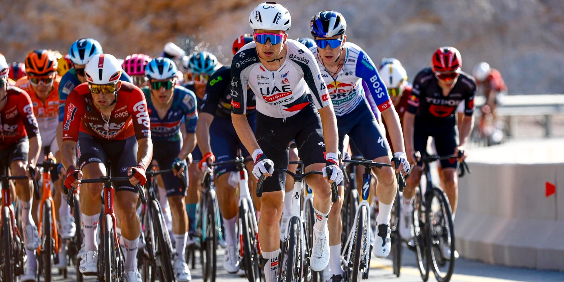 Herregodts controls the peloton – photo: Fotopersburo Cor Vos