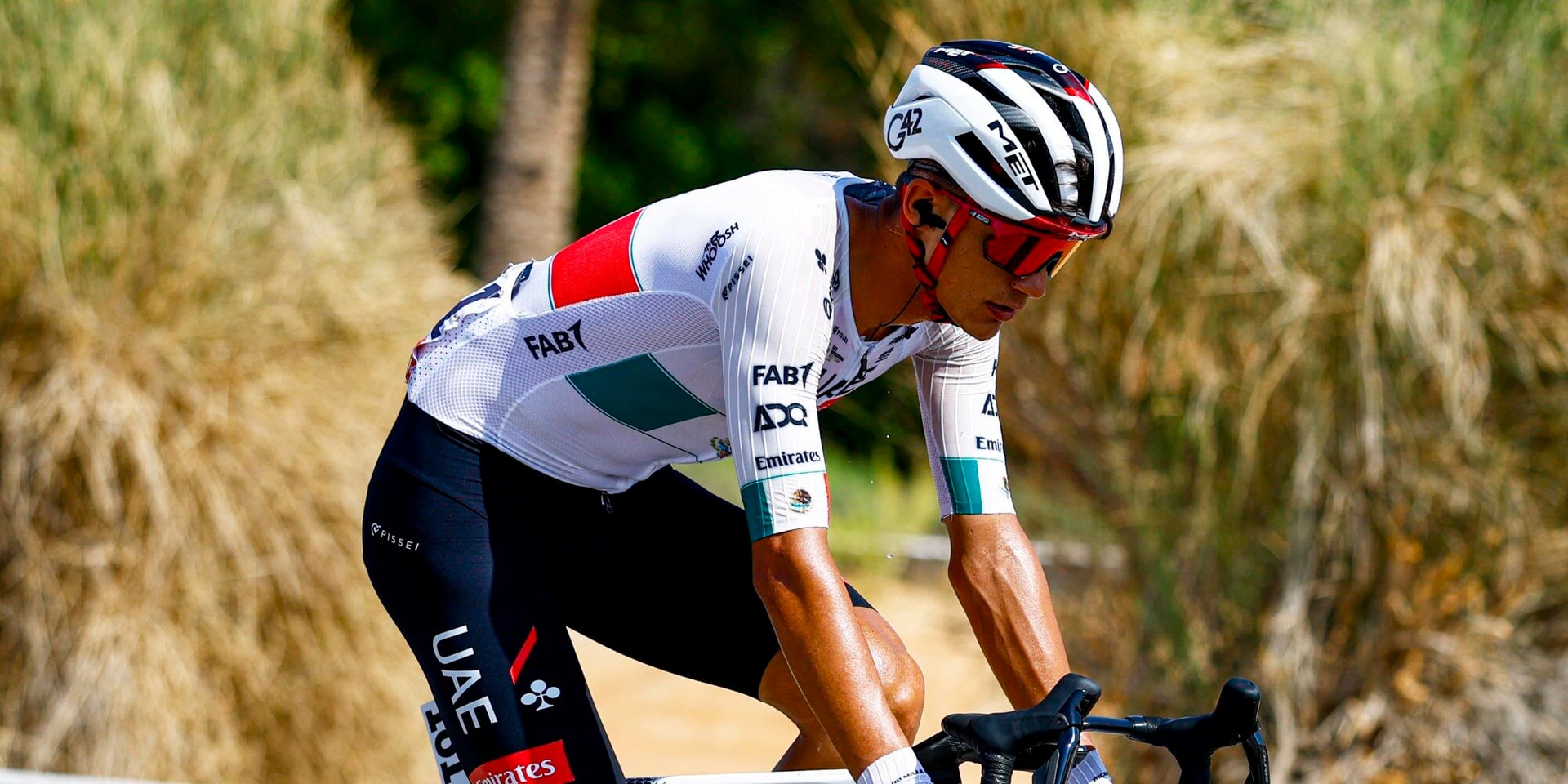 Isaac Del Toro takes stage win and leader jersey in UAE Tour on Jebel Hafeet, Evenepoel drops early