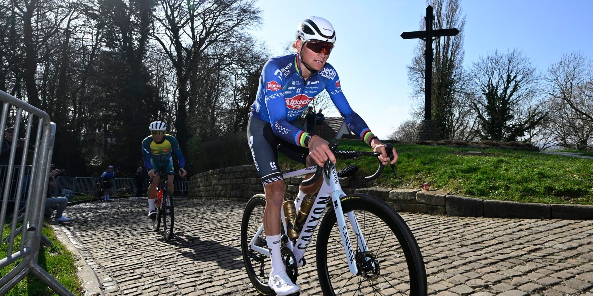 Mathieu van der Poel just before start of Omloop: "Very difficult to push the pace here"