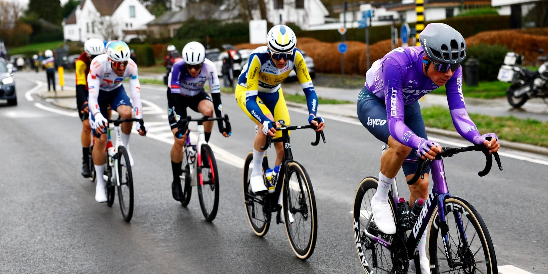 The early breakaway with Jelte Krijnsen - photo: Fotopersburo Cor Vos