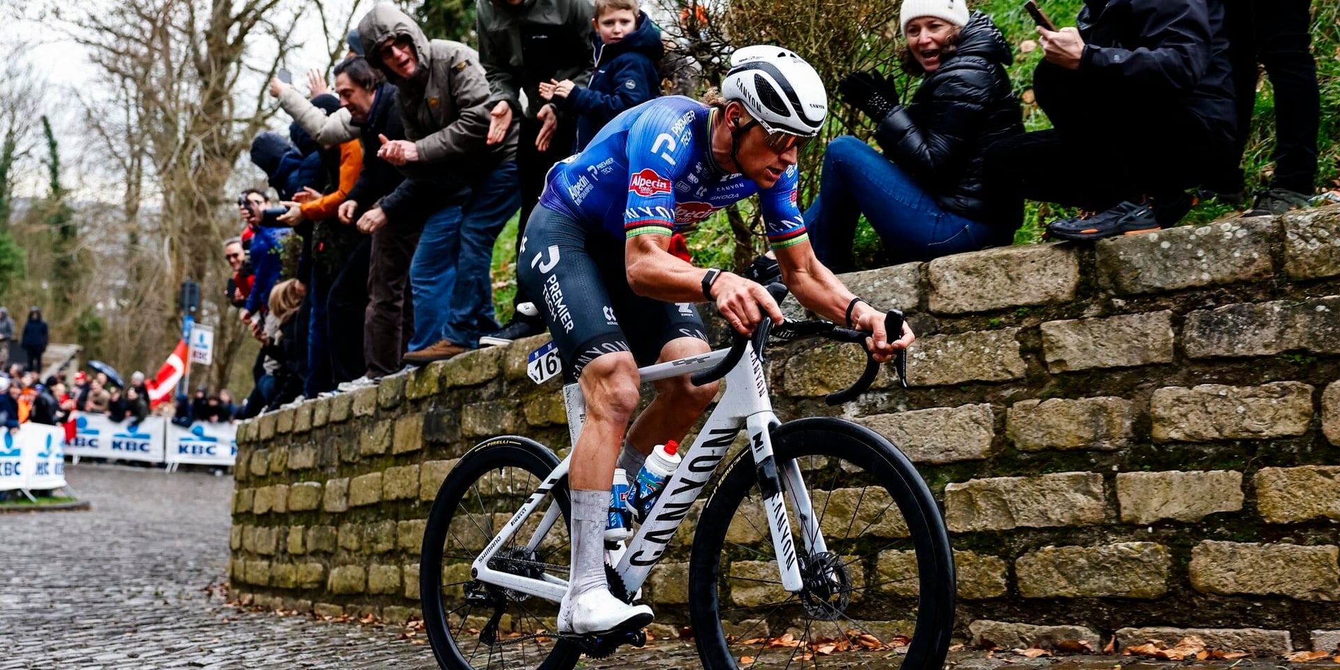 Mathieu van der Poel wins omloop on unreleased Shimano Dura-Ace wheelset