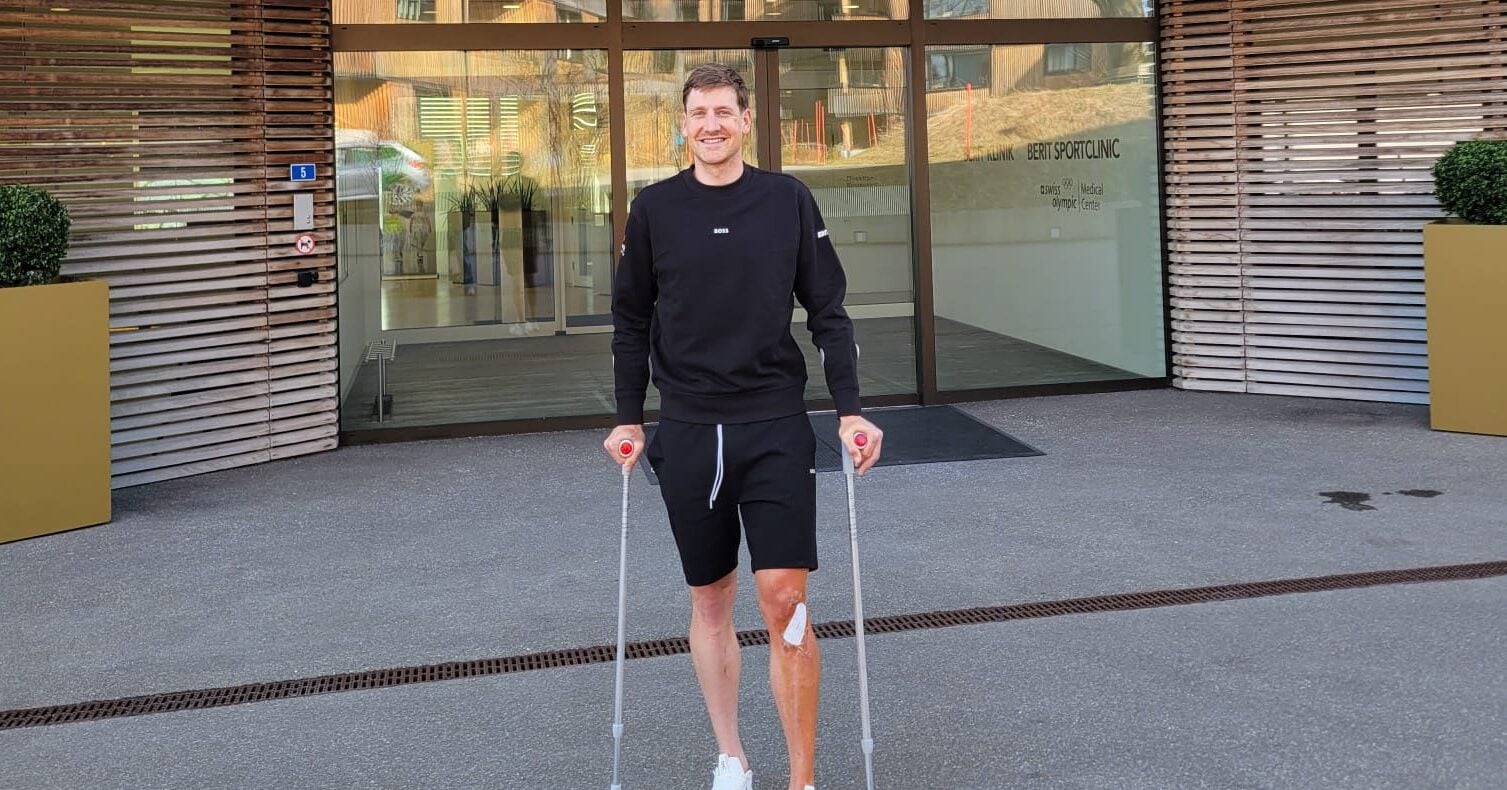 Stefan Küng on crutches, but with a smile – photo: Tudor Pro Cycling