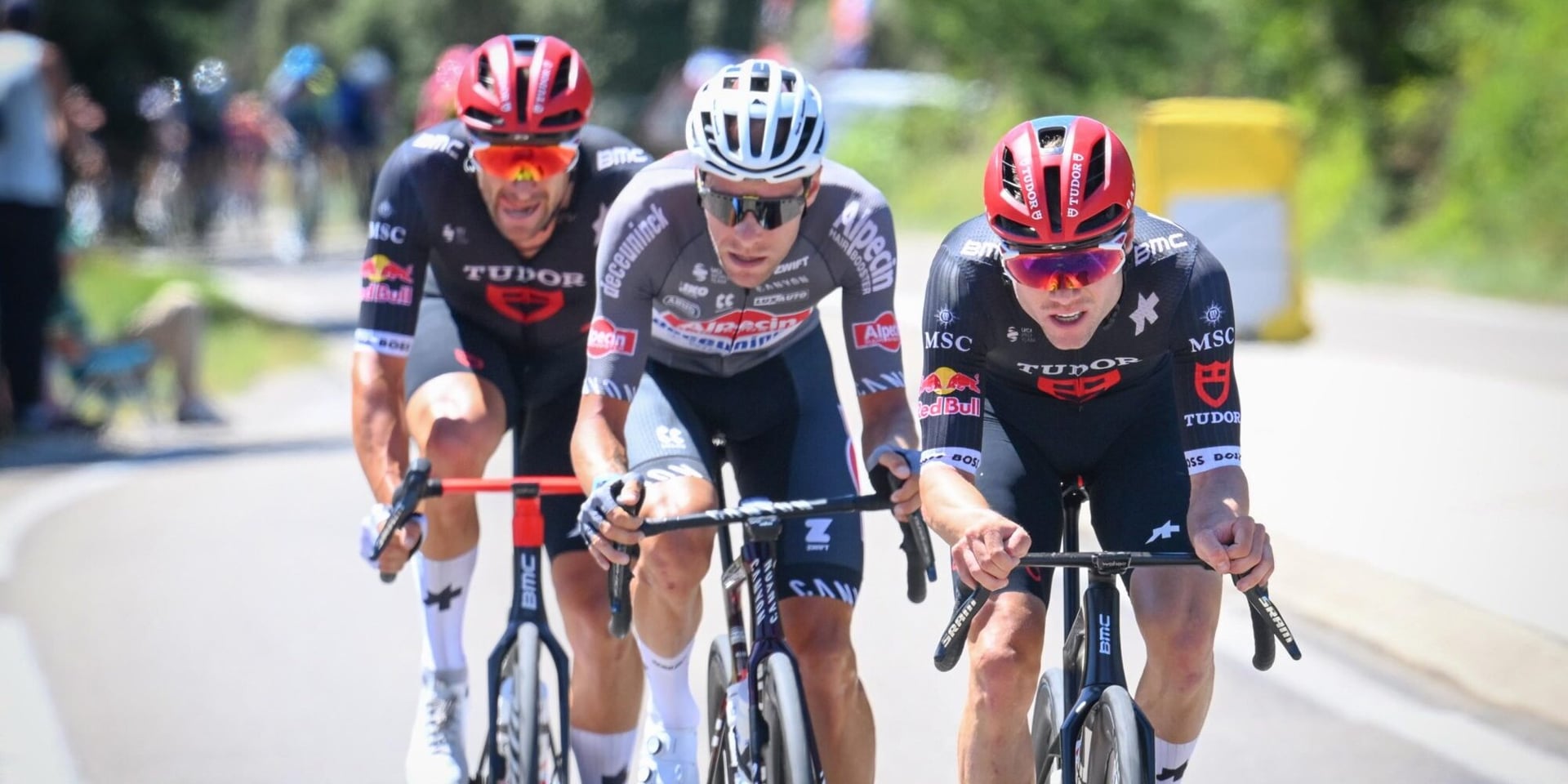 Hirschi, Meurisse, and Haller on the attack – photo: Cor Vos