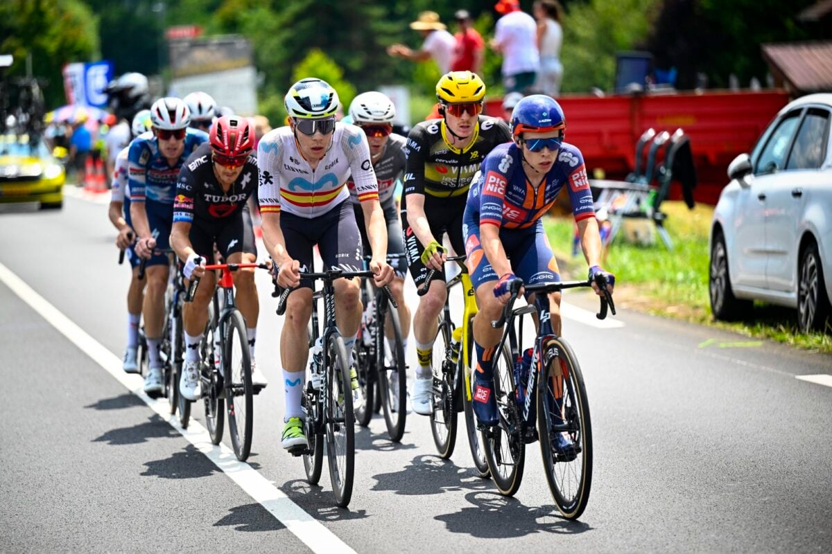Van den Broek leads the breakaway – photo: Cor Vos