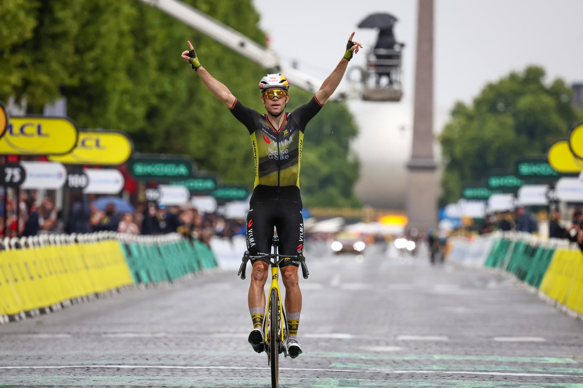 Wout van Aert Wins Solo in Paris After Rain-Soaked Spectacle with Tour 2025 Winner Tadej Pogacar