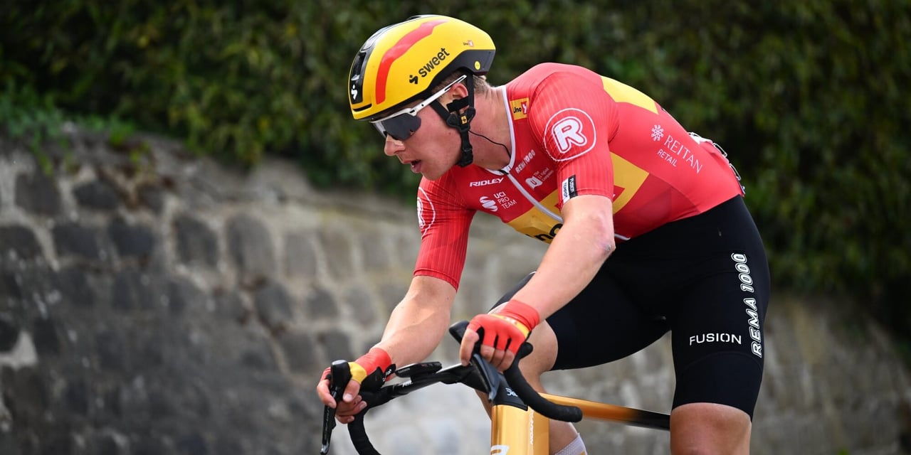 Tour 2025: Abrahamsen wins crazy stage, Van der Poel comes just too late and Pogacar crashes in finale