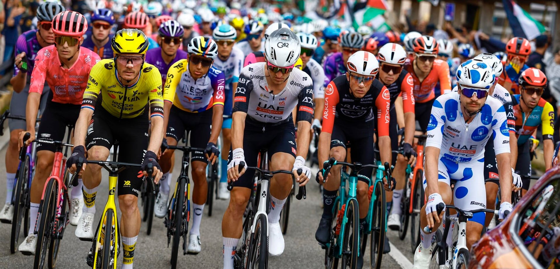 The riders just before the start - photo: Cor Vos