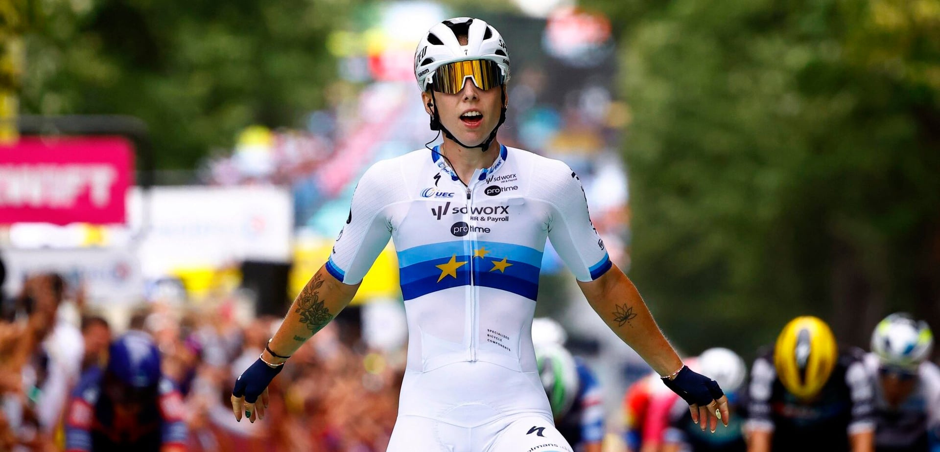 Lorena Wiebes Powers to Victory as Demi Vollering Crashes in Tour Femmes Drama