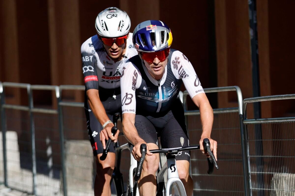 Pidcock with Del Toro on his wheel - photo: Fotopersburo Cor Vos