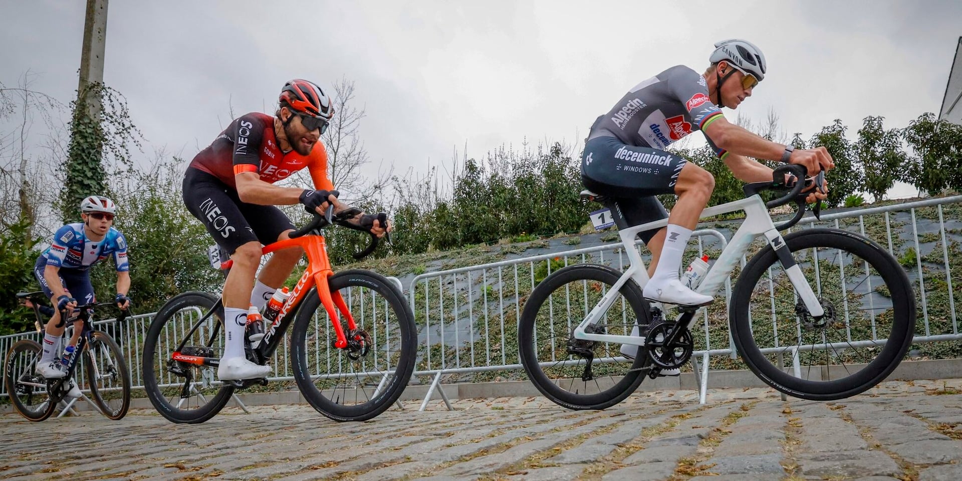 Van der Poel and Filippo Ganna in action during the E3 Saxo Classic - photo: Fotopersburo Cor Vos