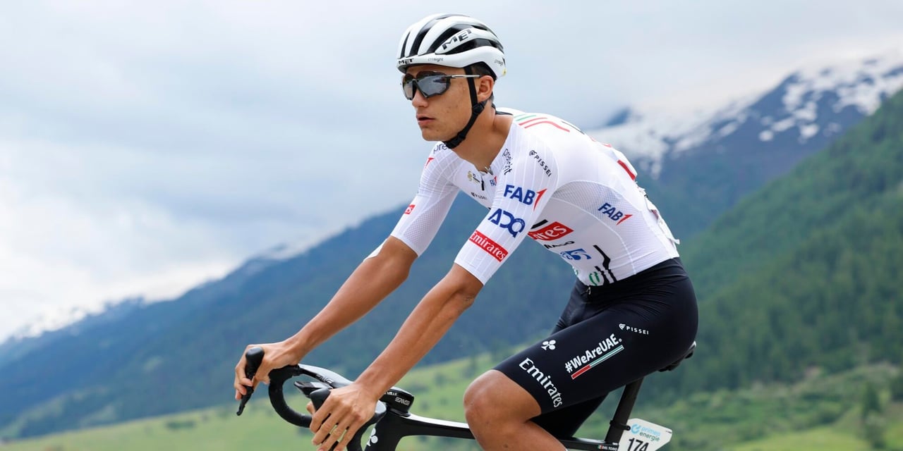 Isaac del Toro Shows Off His Mexican Champion Jersey for the First Time