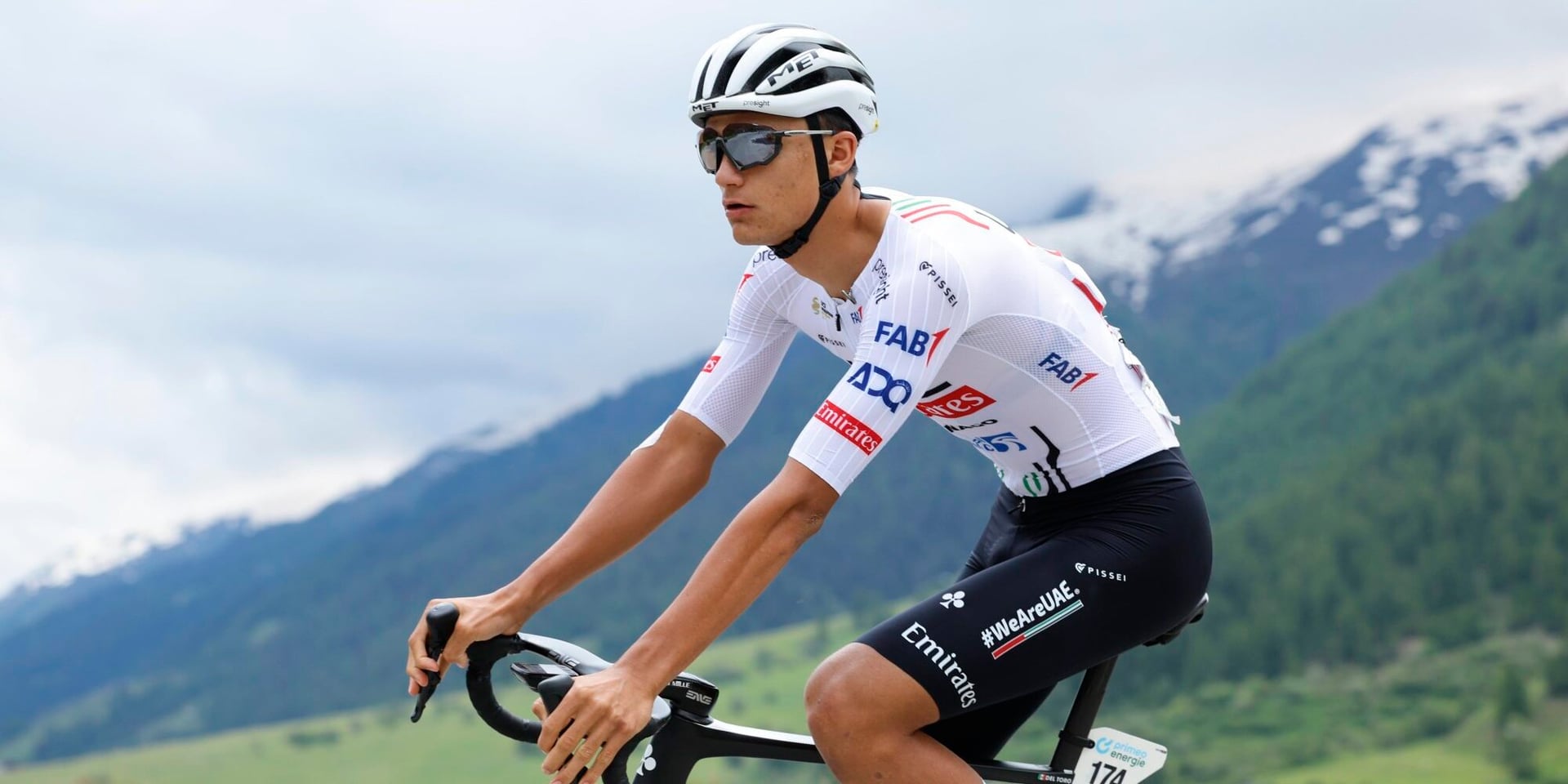 Isaac del Toro Shows Off His Mexican Champion Jersey for the First Time