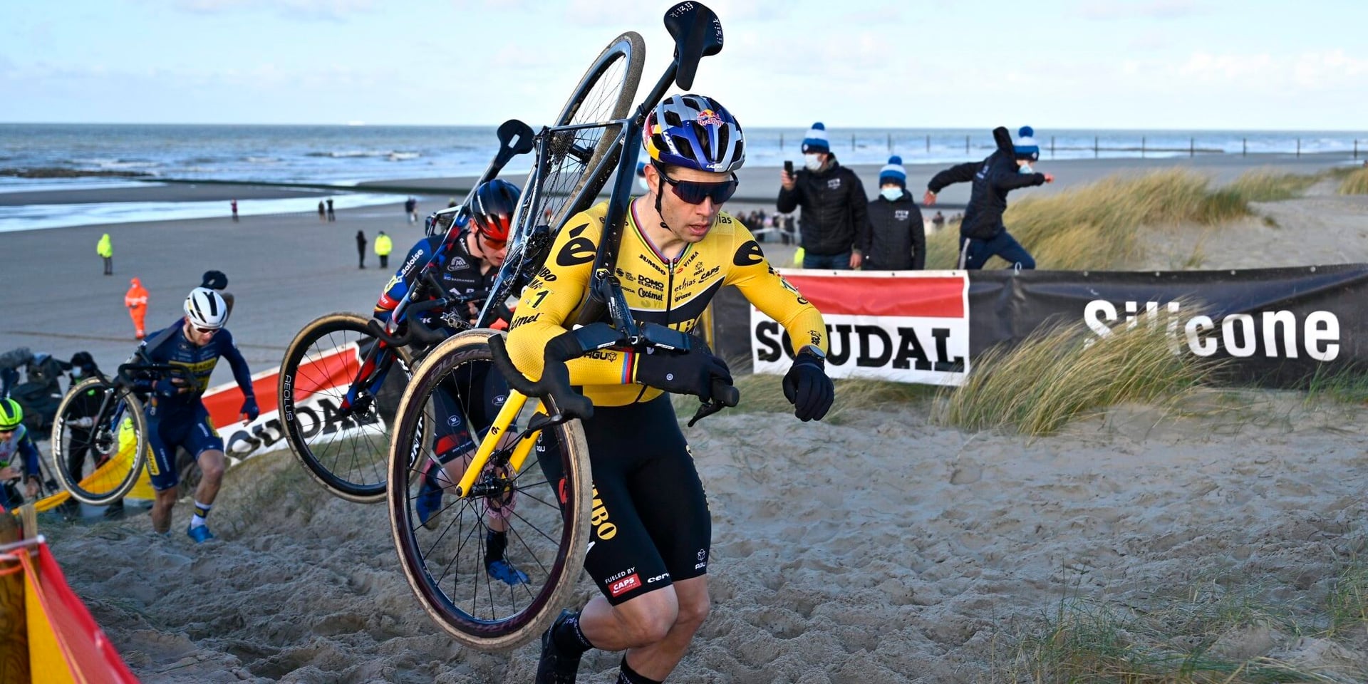 Through the dunes, the riders return to the domain - photo: Fotopersburo Cor Vos