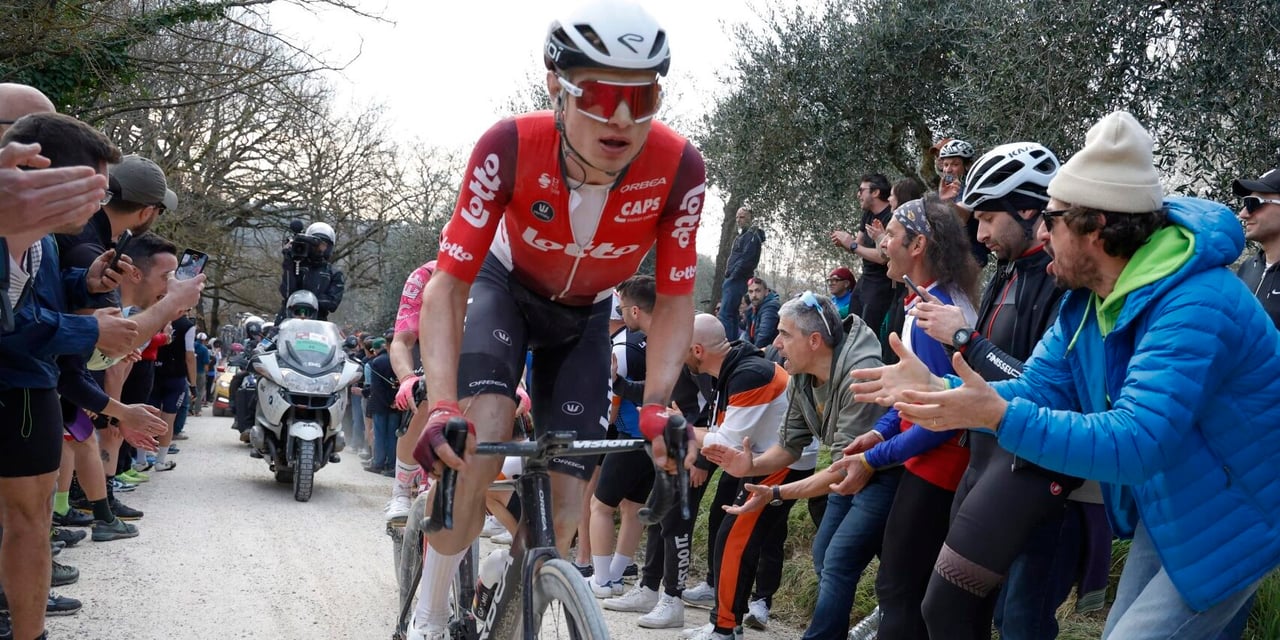 Van Eetvelt during Strade Bianche - photo: Fotopersburo Cor Vos