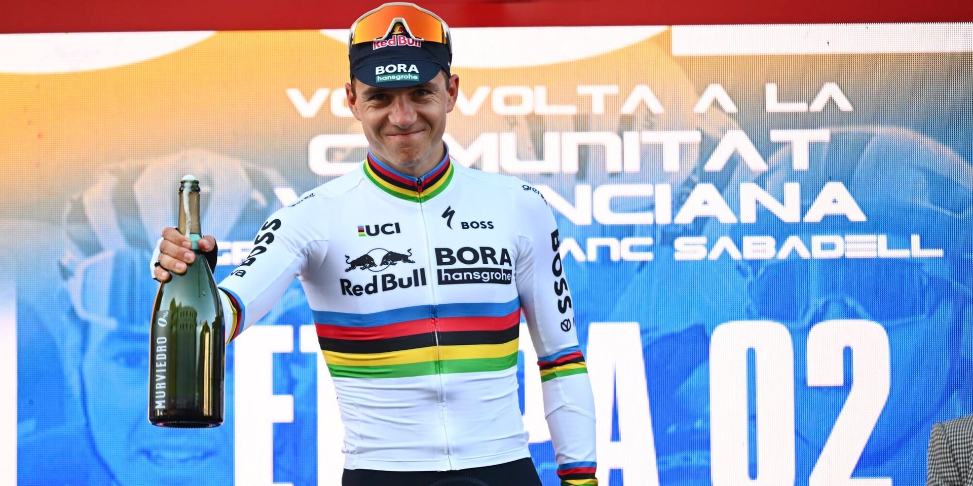 Does Remco Evenepoel start his training climb with a 120-kilometer solo in Valencia?