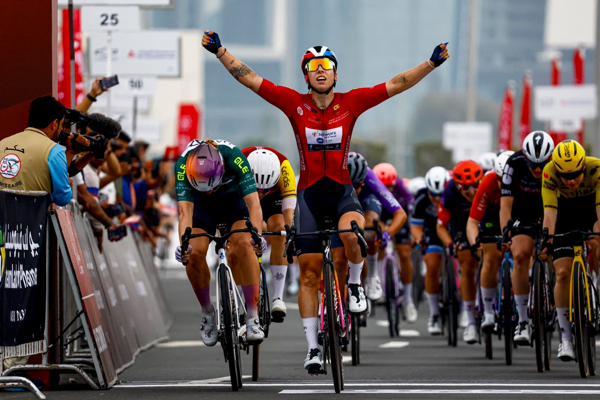 Lorena Wiebes completes hat-trick at UAE Tour 2026