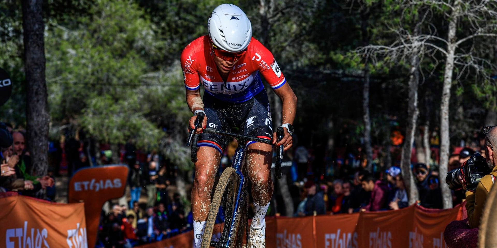 Ceylin Alvarado beats world champion Lucinda Brand in Krawatencross Lille