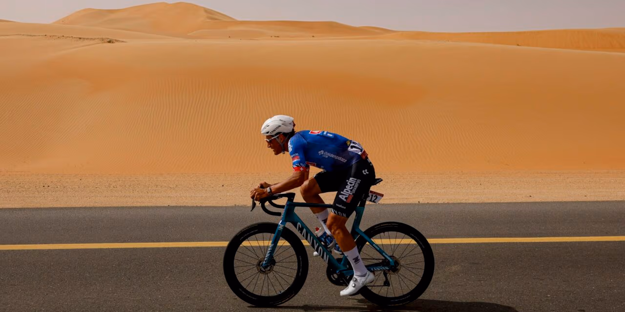 Alone in a desert marked by sandstorms: Silvan Dillier – photo: fotopersburo Cor Vos