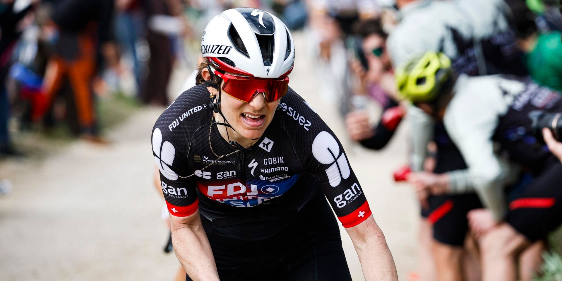 Chabbey wins Strade Bianche after Vollering’s bad luck: "I had to do this for Demi"