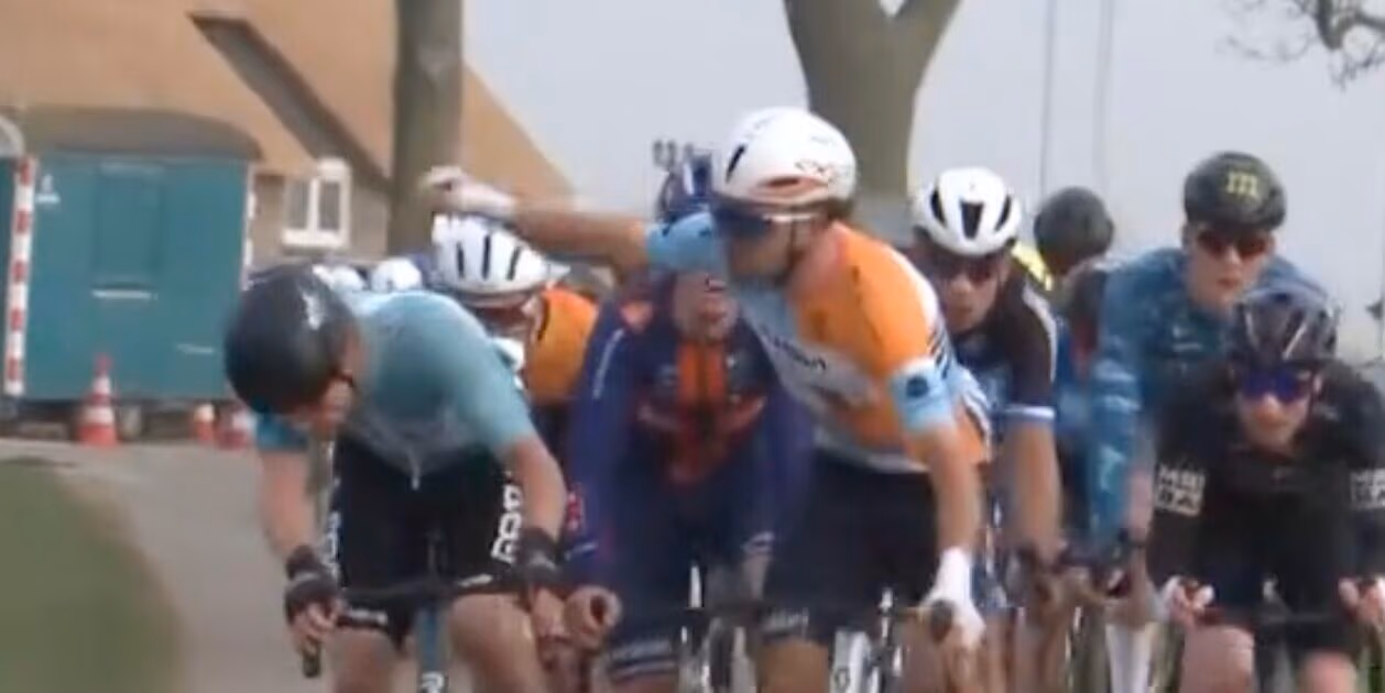 Bizarre scenes in Dutch race: NSN rider slaps colleague in the face