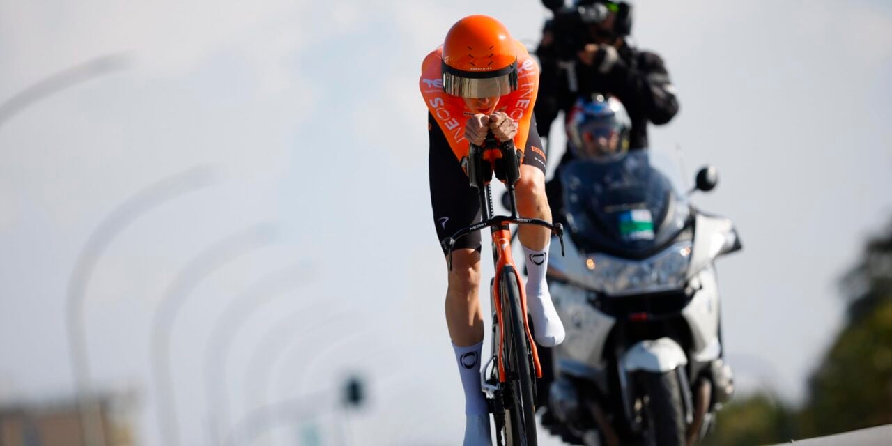 Thymen Arensman on his way to a very sharp time – photo: Fotopersburo Cor Vos