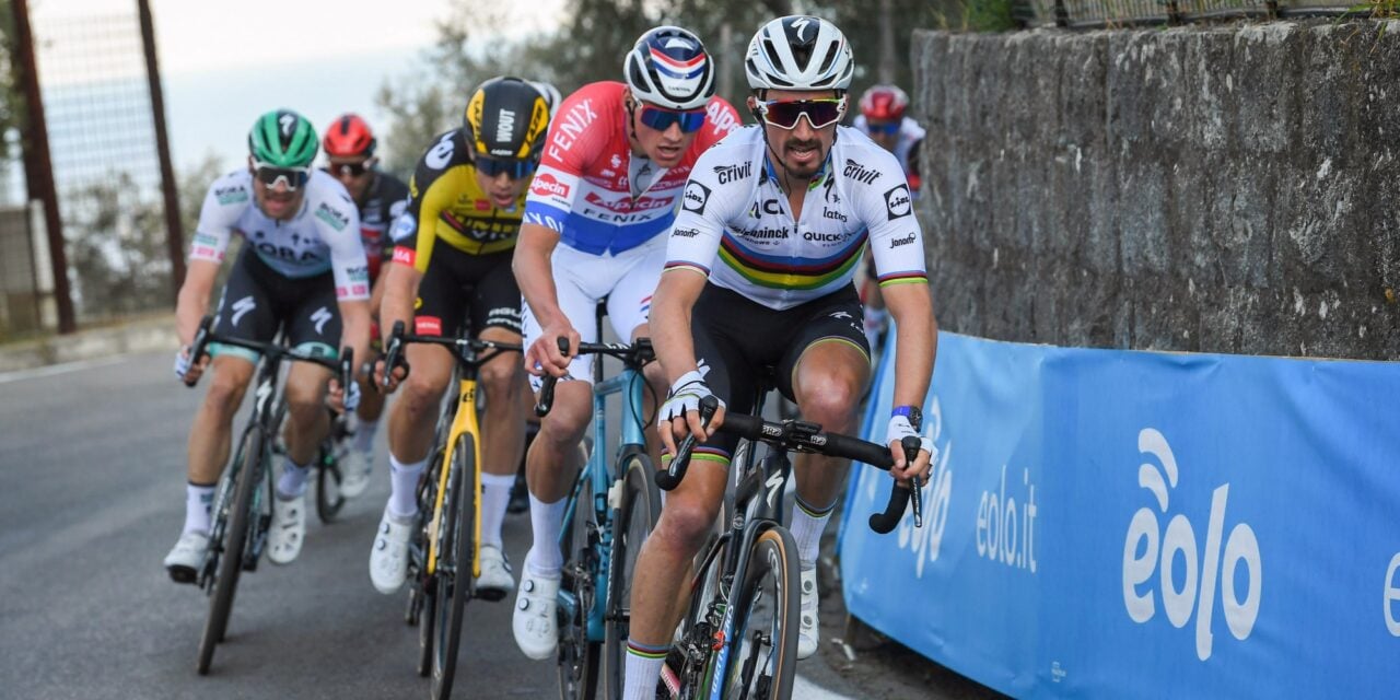 Protégé Van der Poel on Poggio in 2021, following master Alaphilippe - photo: fotopersburo Cor Vos