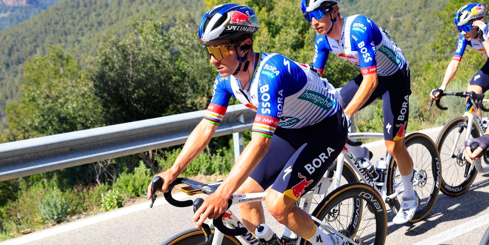 Remco Evenepoel crashes due to hole in the road: "Nothing broken"