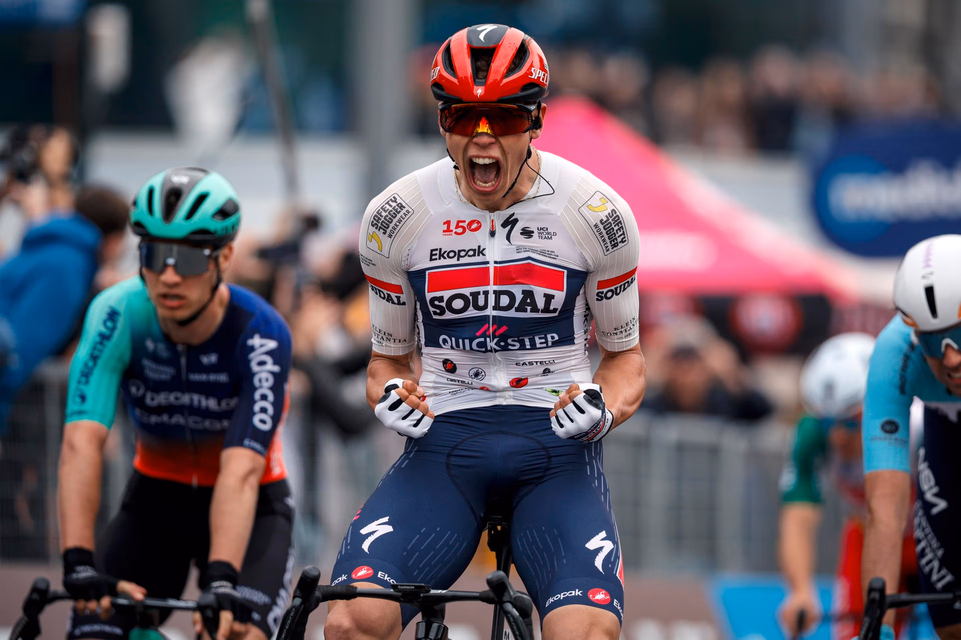 Giro 2026: Paul Magnier takes first pink jersey in Bulgaria, Groenewegen crash highlights finale