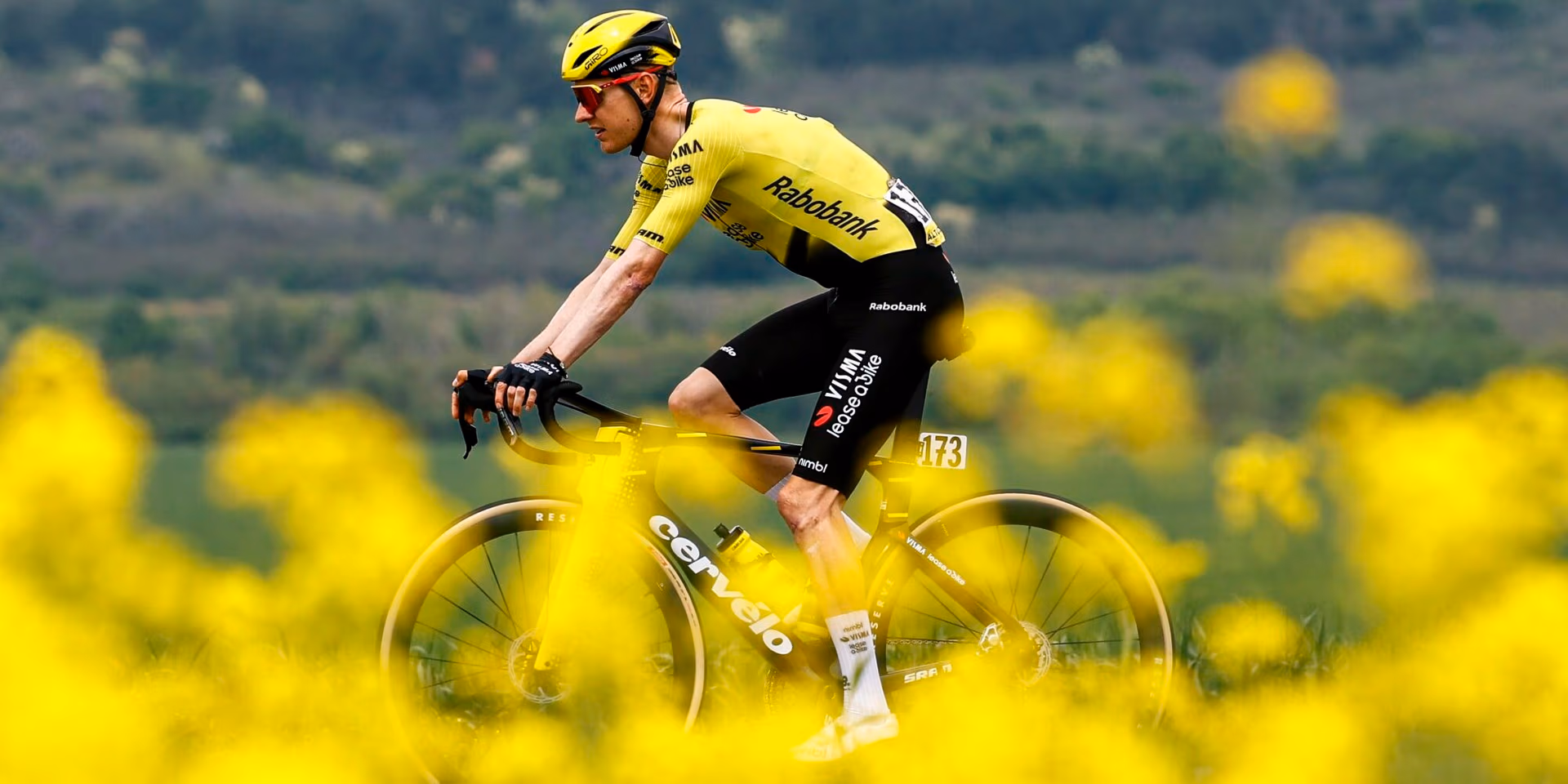 Giro 2026: Wilco Kelderman suffers broken collarbone after crash