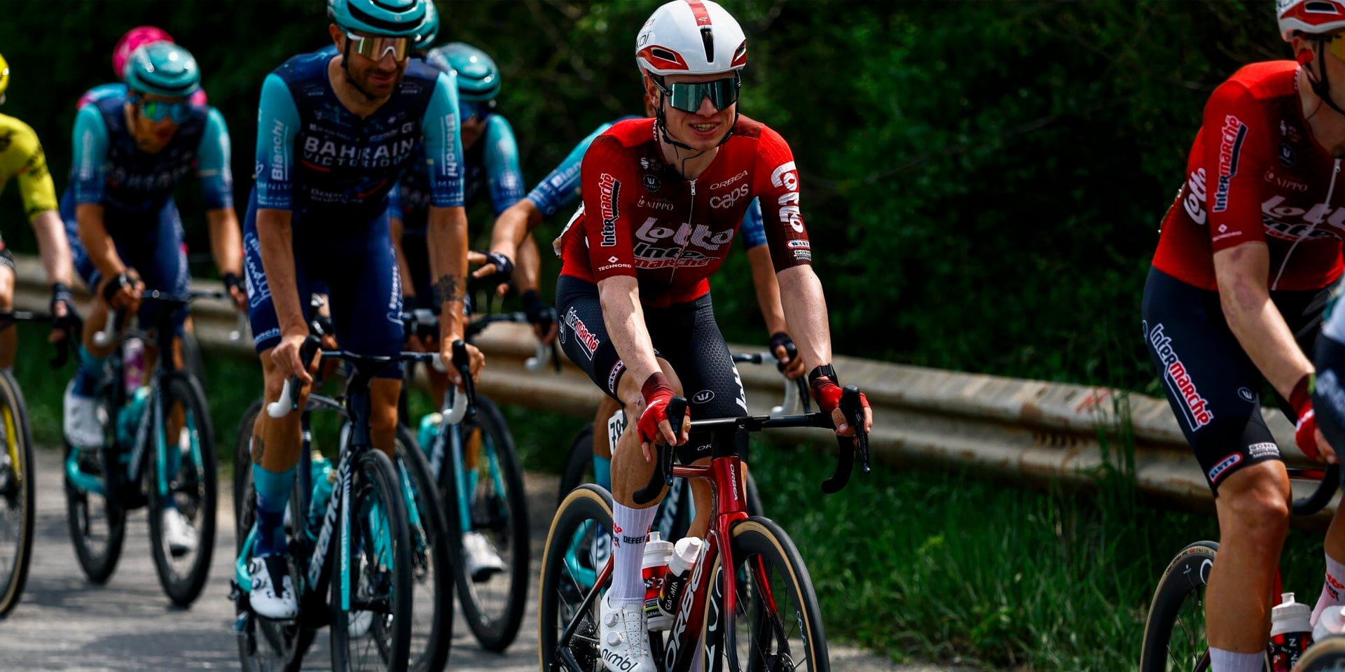 Giro 2026: A day for attackers, but Lennert Van Eetvelt does not aim for breakaway