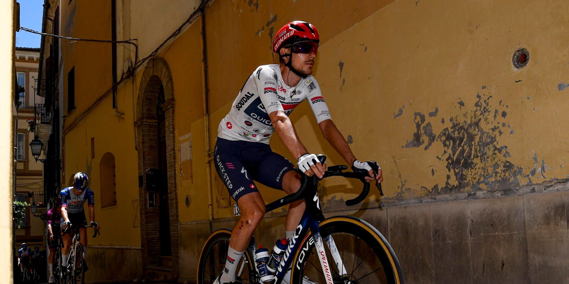 Giro 2026: Filippo Zana's injury seems minor after crash in promising position