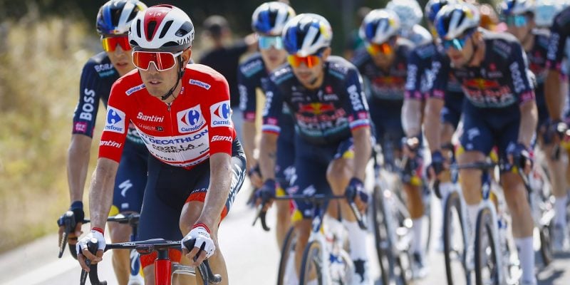 O'Connor with Roglic nearby - photo: Cor Vos