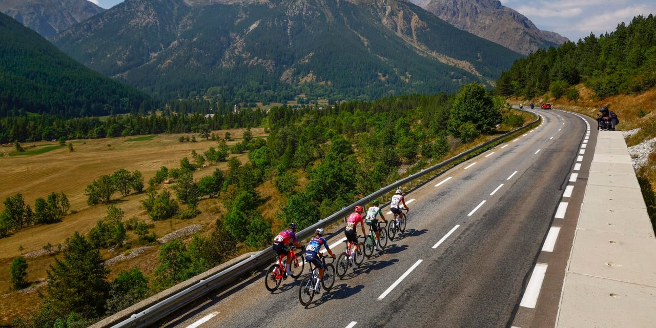 The five leaders, with the Alps as a breathtaking backdrop - photo: Cor Vos