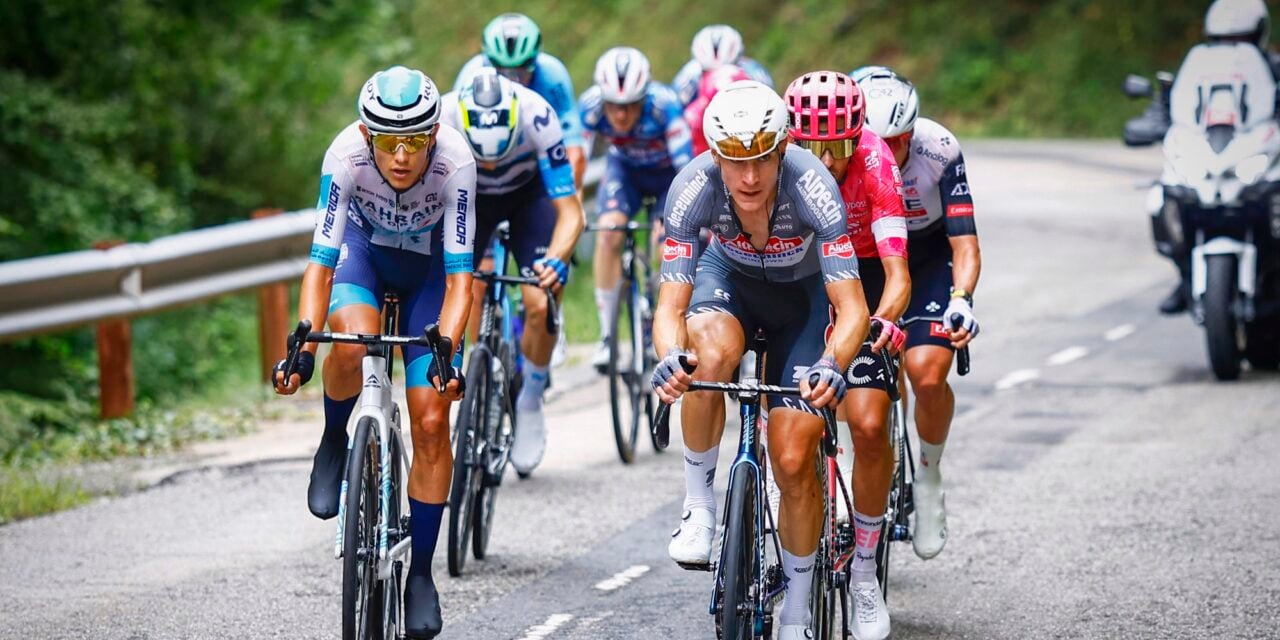 Debruyne leads the breakaway group - photo: Cor Vos