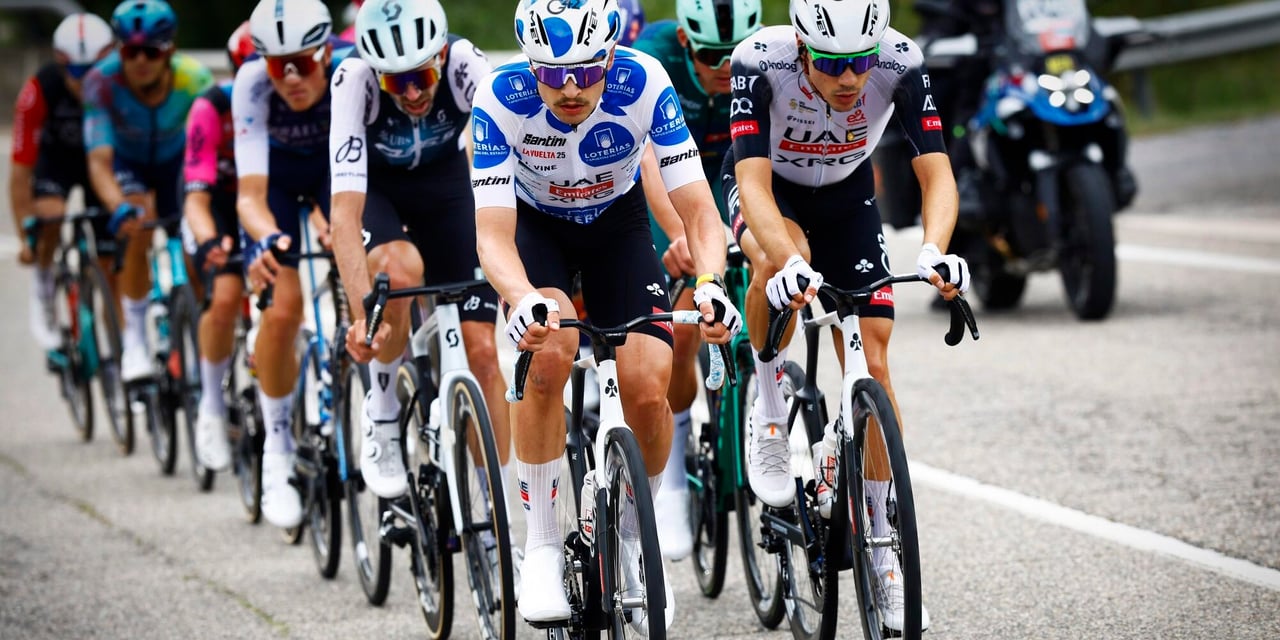 All eyes in the break were on Ayuso and Vine - photo: Cor Vos