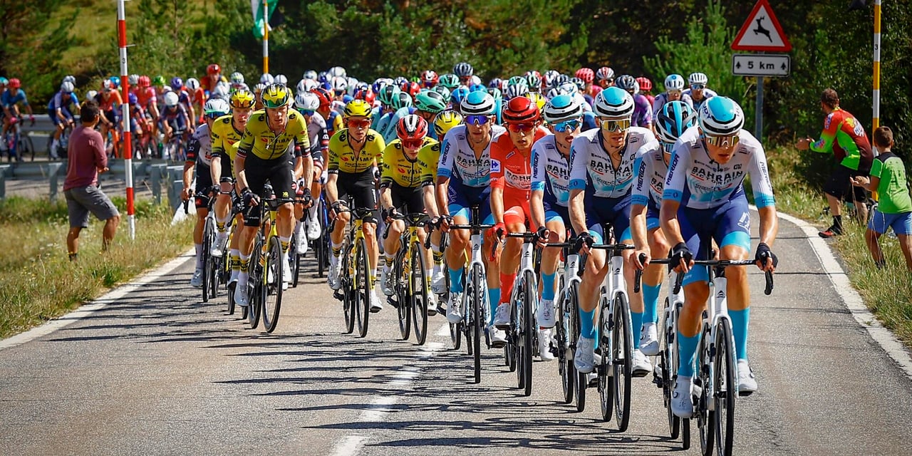 Bahrain-Victorious controlled most of the stage - photo: Cor Vos