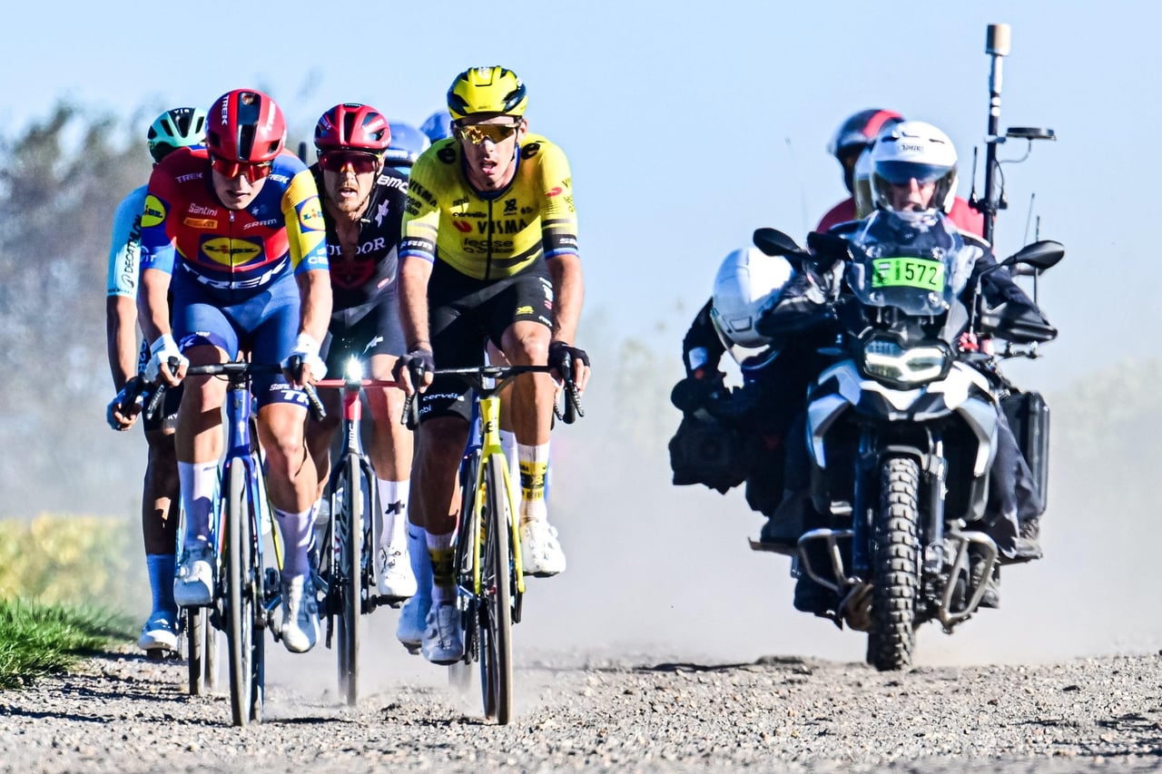 The elite group with Christophe Laporte, Albert Withen Philipsen, and Matteo Trentin - photo: Fotopersbureau Cor Vos