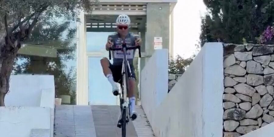 Must-See! Mathieu van der Poel Goes Viral with Downhill Wheelie
