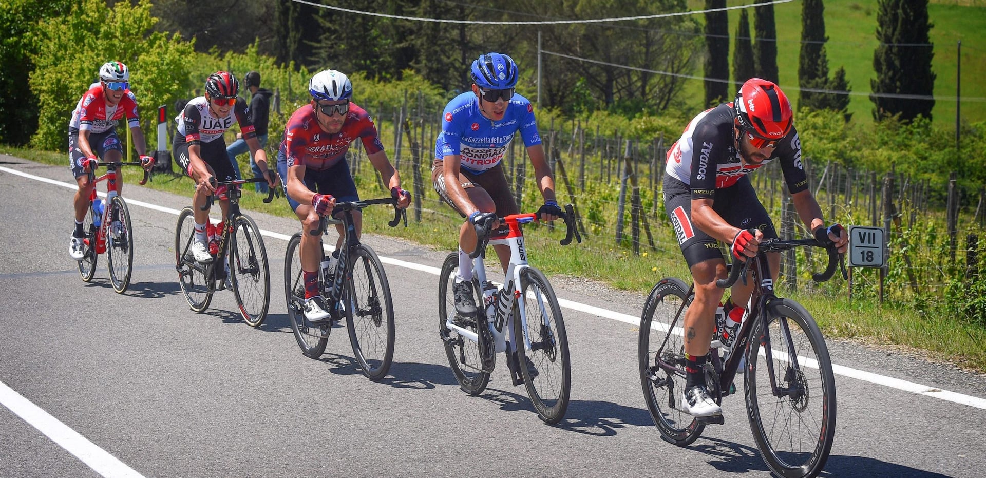 Bouchard (in the blue jersey) was once King of the Mountains in the Giro – photo: Fotopersburo Cor Vos