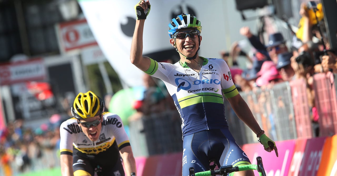 Chaves beats Steven Kruijswijk in the 2016 Giro - photo: Fotopersburo Cor Vos