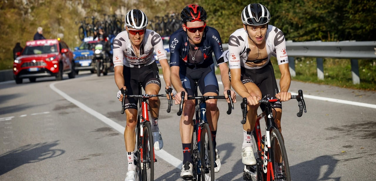 Hindley, Hart, and Kelderman on the way to Piancavallo – photo: Fotopersburo Cor Vos