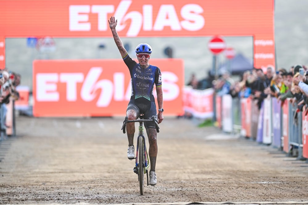 Lucinda Brand dominates again in Sardinia, Shirin van Anrooij scores first podium in nearly two years