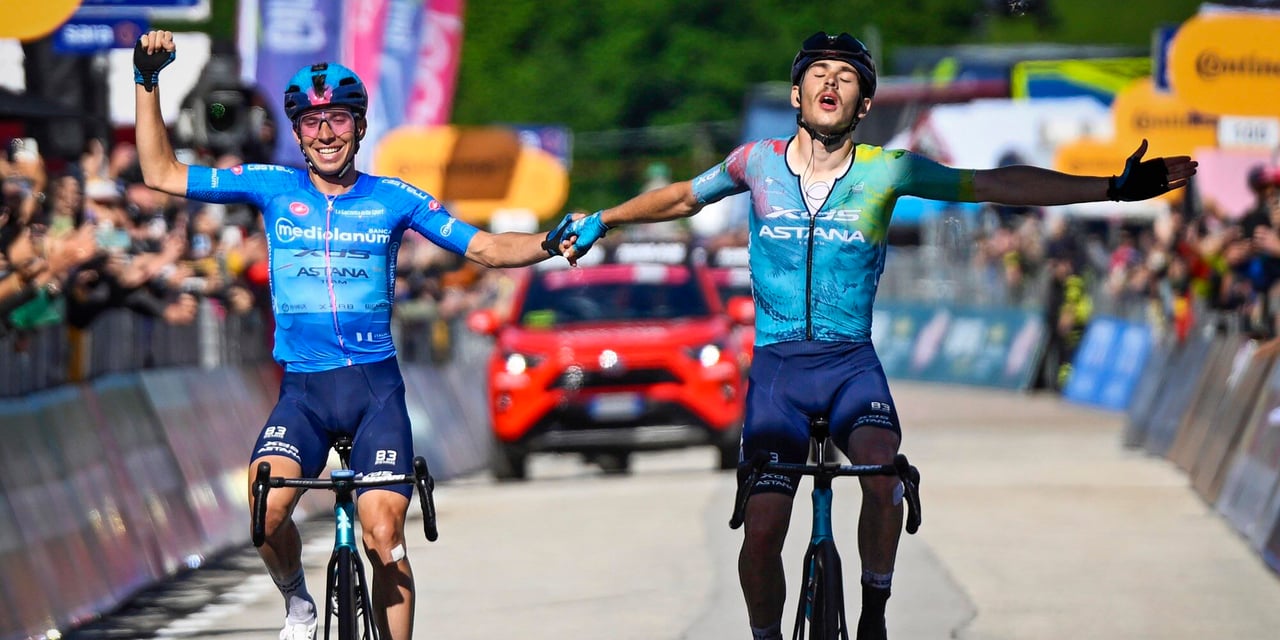 Scaroni celebrates his Giro victory with teammate Lorenzo Fortunato - photo: fotopersburo Cor Vos