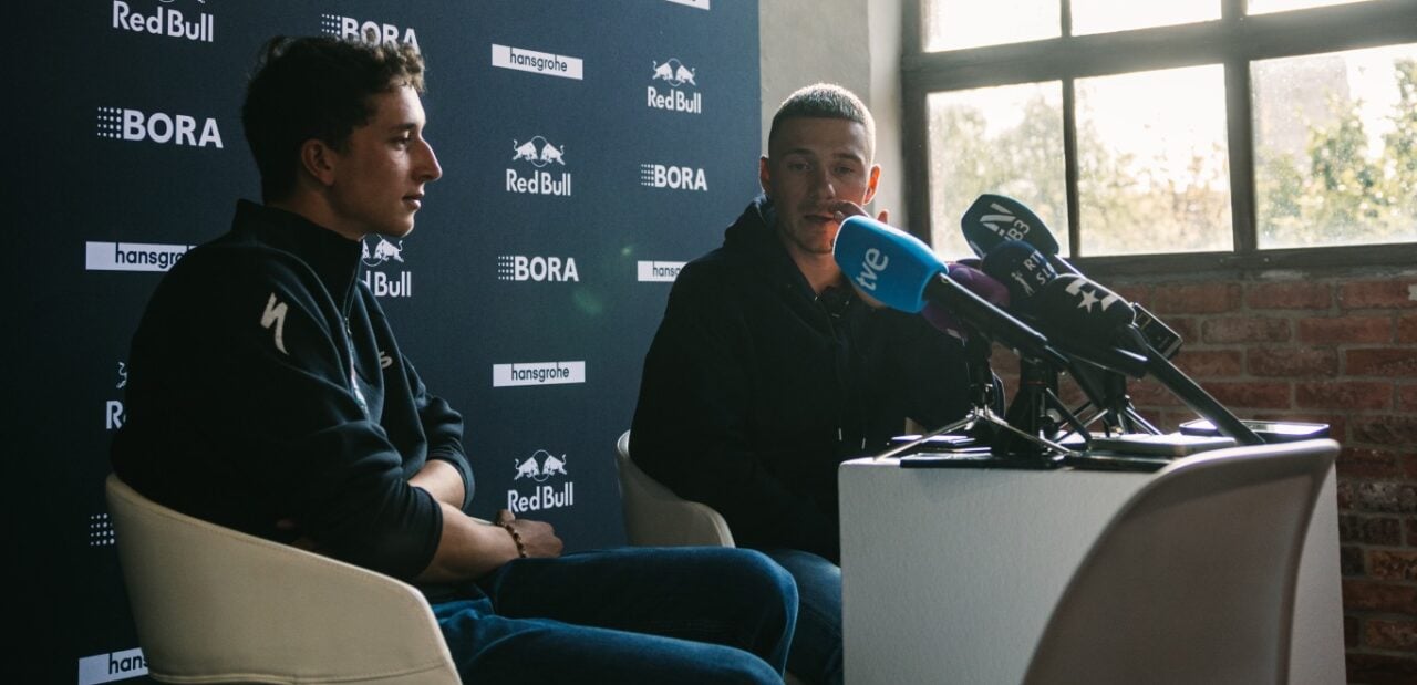 Lipowitz and Evenepoel speak to the press together - photo: ©️ Red Bull – BORA – hansgrohe | Maximilian Fries