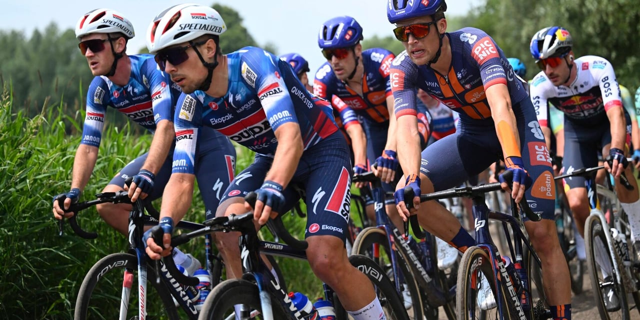</p><p> The riders of Soudal Quick-Step in their 2025 kit – photo: Fotopersburo Cor Vos