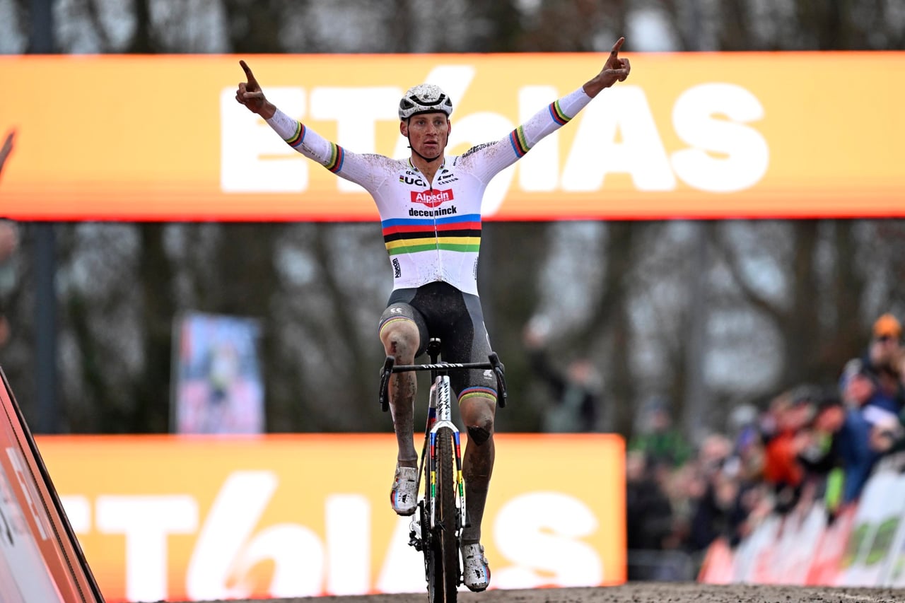 Mathieu van der Poel Strikes in Final Lap to Win Namur World Cup Cyclocross