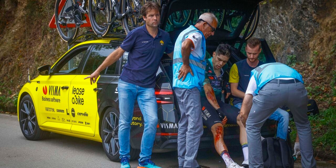 Wout van Aert assesses the damage after his crash in the Vuelta – photo: photo press agency Cor Vos