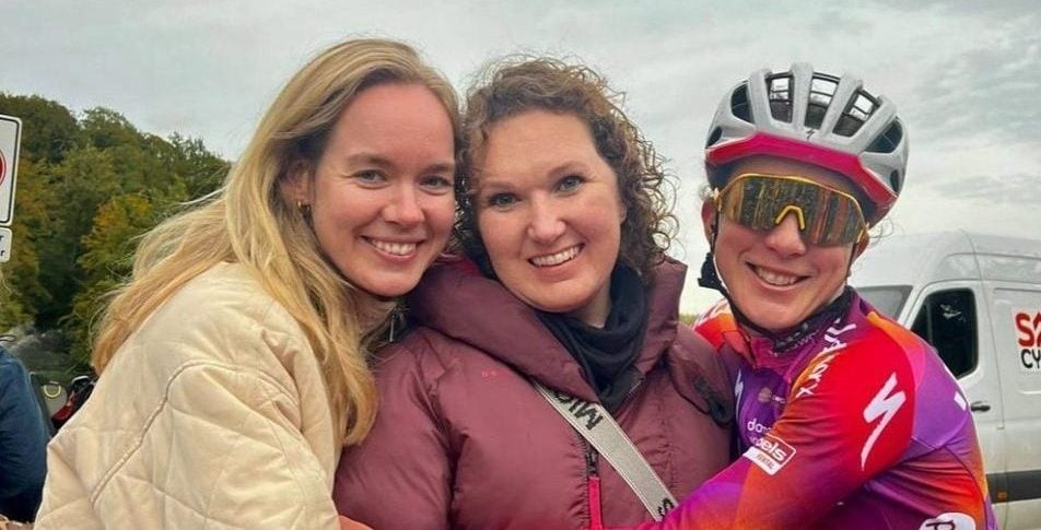 Pieters with former teammates Van der Breggen (left) and Majerus (right) – photo: SD Worx-Protime